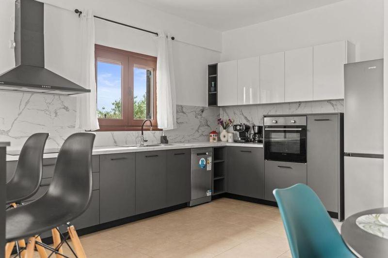 Md Residence Near The Beach W Bbq And Private Parking Hersonissos  Bagian luar foto