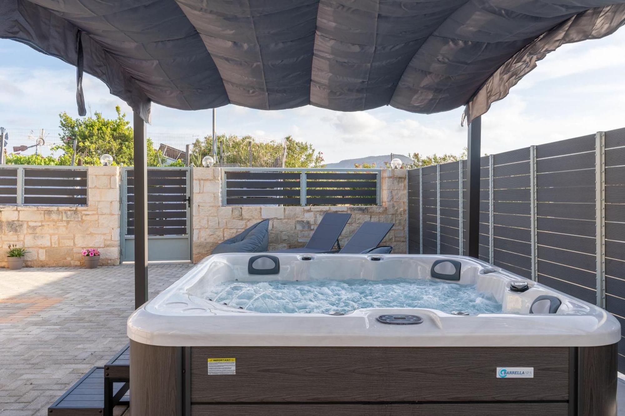 Md Residence Near The Beach W Bbq And Private Parking Hersonissos  Bagian luar foto
